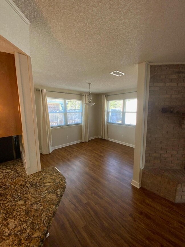 Building Photo - 129 12th Ave