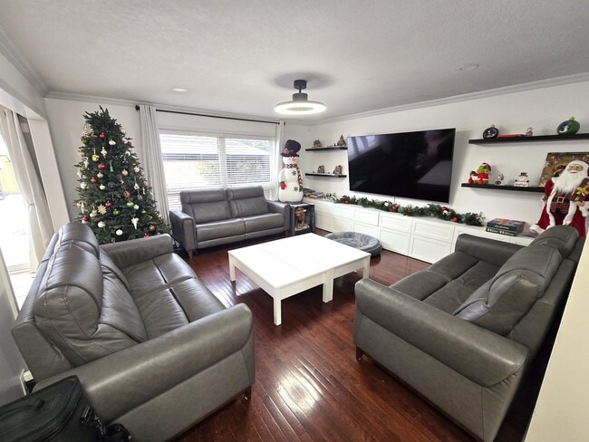 Building Photo - 12 Shantz Av