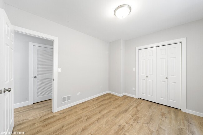 Foto del edificio - 6042 W 63rd St