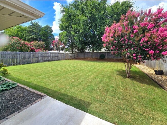Building Photo - Full Brick 3 Bedroom 2 Bath South Huntsville