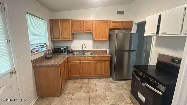 Building Photo - 815 La Marche Dr