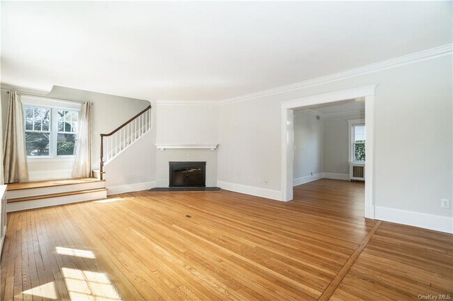 Building Photo - 3 Soundview Dr