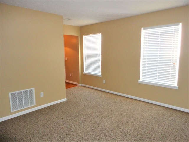 Building Photo - 483 Basswood Drive