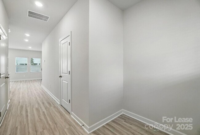 Building Photo - 1741 Braemar Vlg Dr