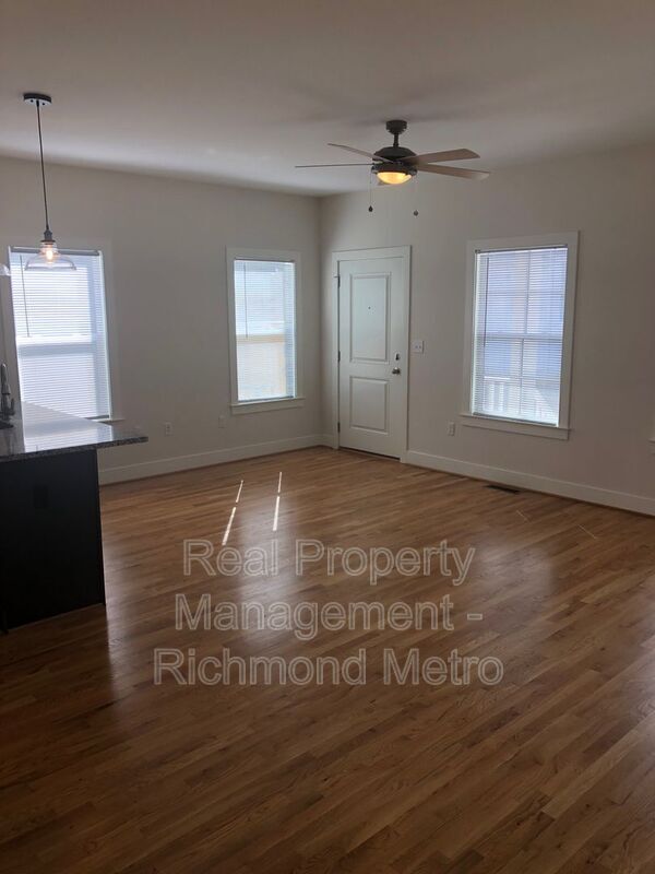 Foto del edificio - 313 W 14th St