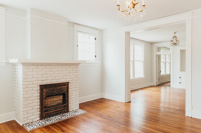 Foto del edificio - 314 W Charles Bussey Ave