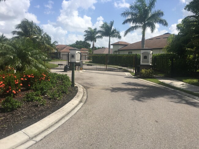 Foto del edificio - 1126 S Town and River Dr