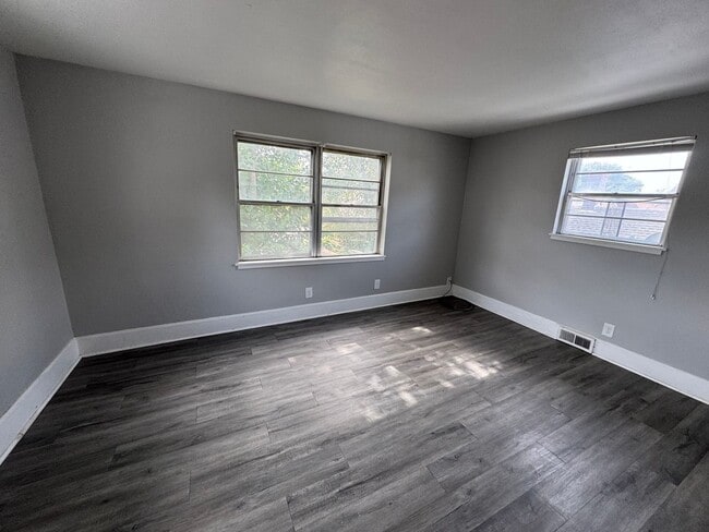 Building Photo - HM 1020 18th Ave A