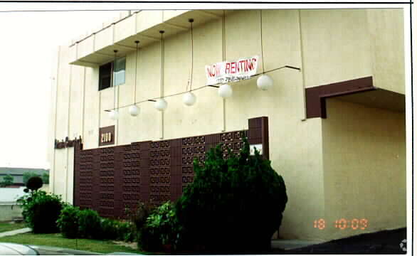 Building Photo - Artesia Comstock Apartments