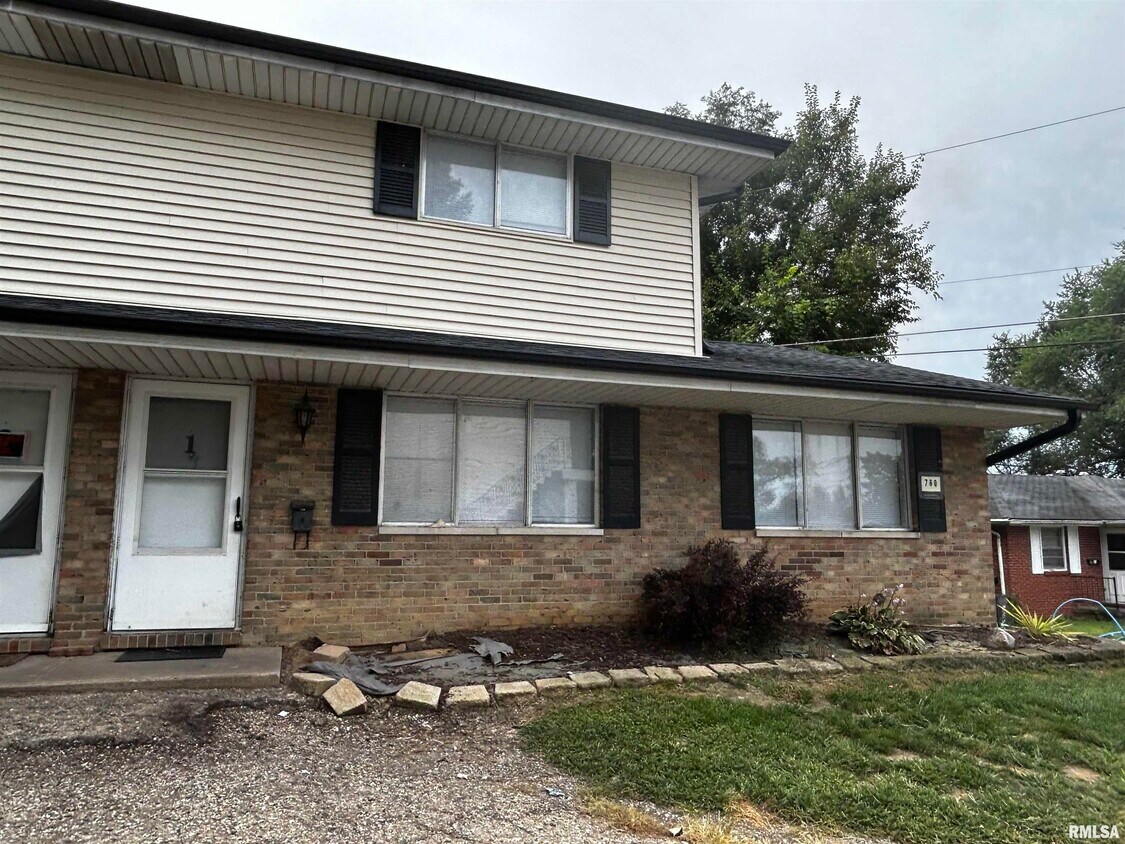 Primary Photo - 760 E Shore Dr