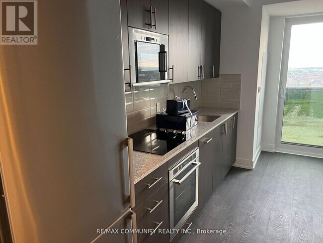 Photo du bâtiment - 2550 Simcoe St N