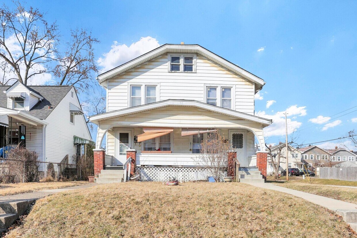 Primary Photo - 659-661 S Warren Ave