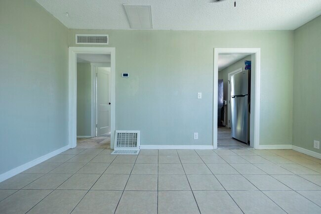 Sala de estar - 1200 Chadbourne St