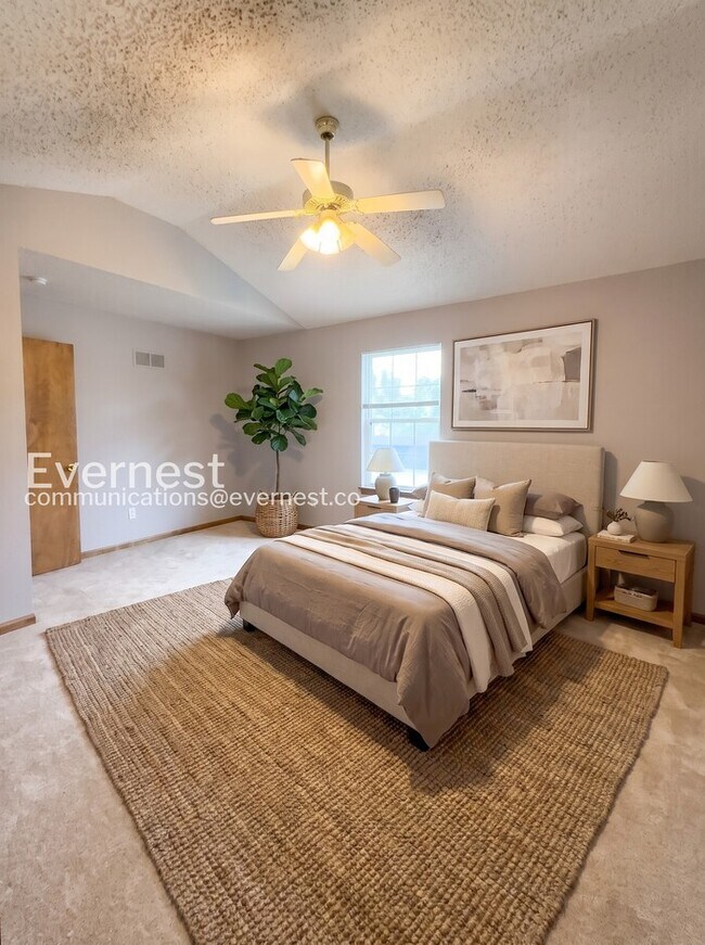 Building Photo - 3 Bed/1.5 Bath Home with Fenced Yard & Garage / Pet-Friendly / Vouchers Accepted / Available Now!