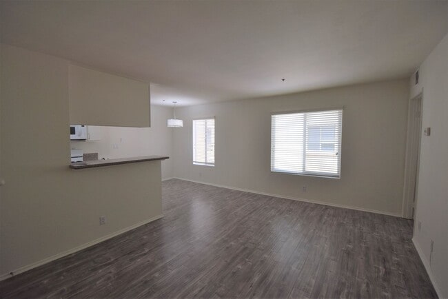 Building Photo - 11505