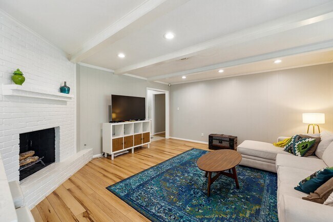 Building Photo - 4411 Deer Lodge Dr
