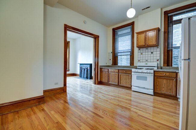 Foto del edificio - 2247 N Lincoln Ave
