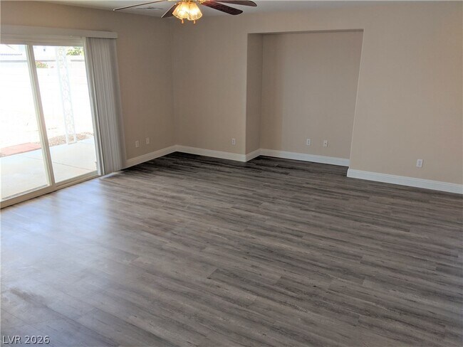 Foto del edificio - 824 Ribbon Grass Ave