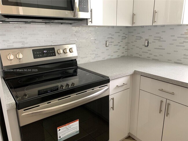 Foto del edificio - 4000 NW 87th Ave