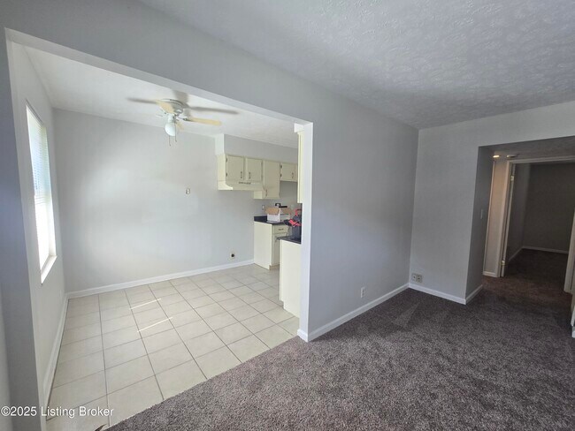 Building Photo - 3217 Springfield Dr