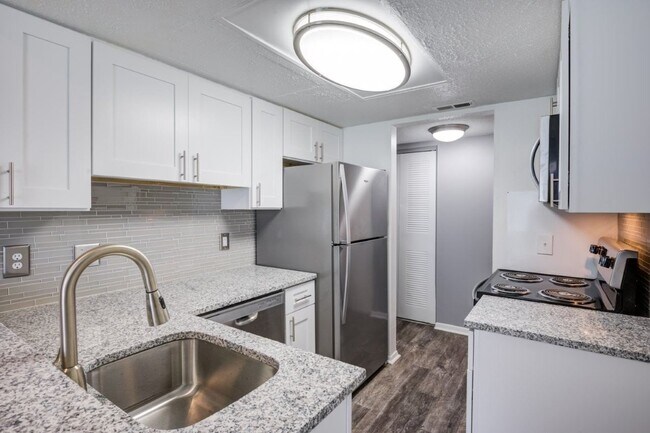 Building Photo - Astoria Park Apartment Homes