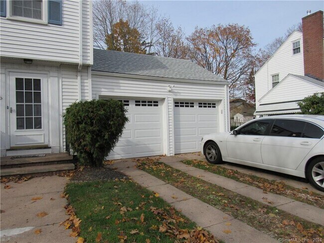 Building Photo - 36 Rochford Ave