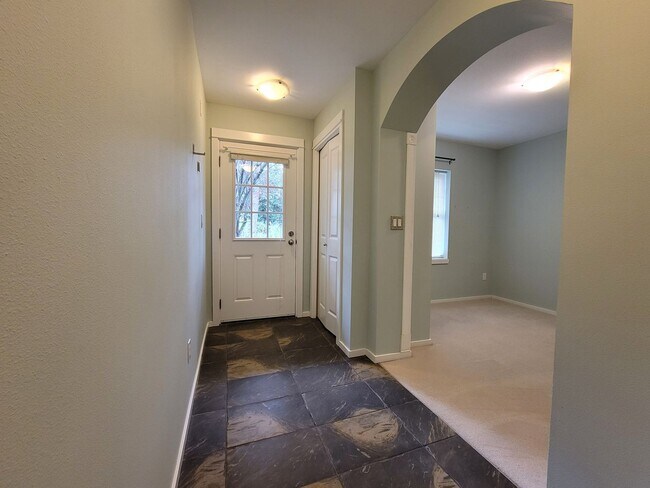 Foto del edificio - 22653 NE Alder Crest Ln