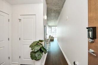 Building Photo - 5925 Almeda Rd