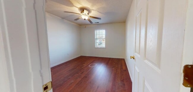 Building Photo - 1216 N Van Buren St