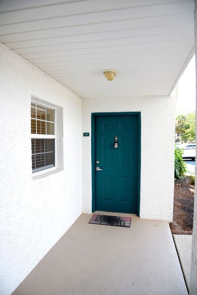 Building Photo - Desirable Florida Club Unit!