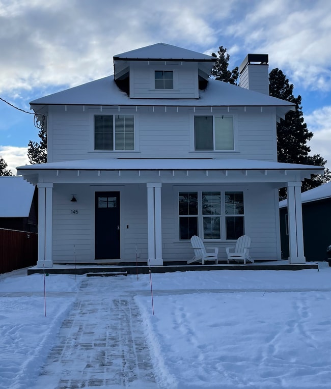 Building Photo - 145 SW Roosevelt Ave