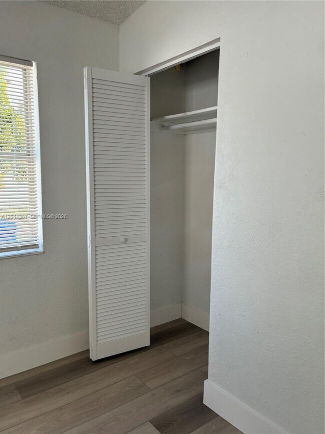 Foto del edificio - 550 NW 15th Ct