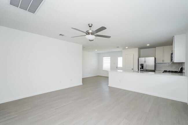 Foto del edificio - 2736 River Knl Ln