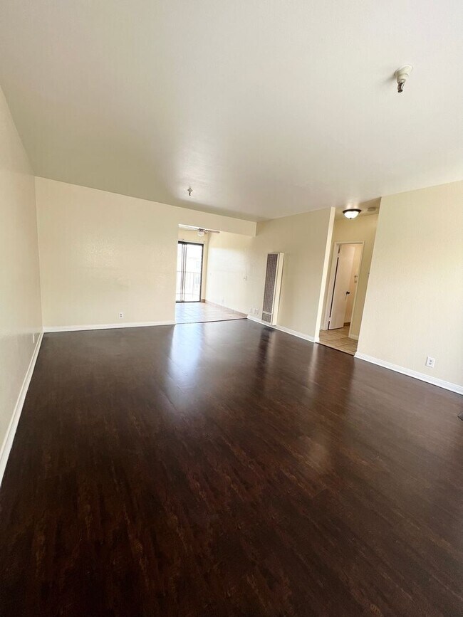 Interior Photo - Regent