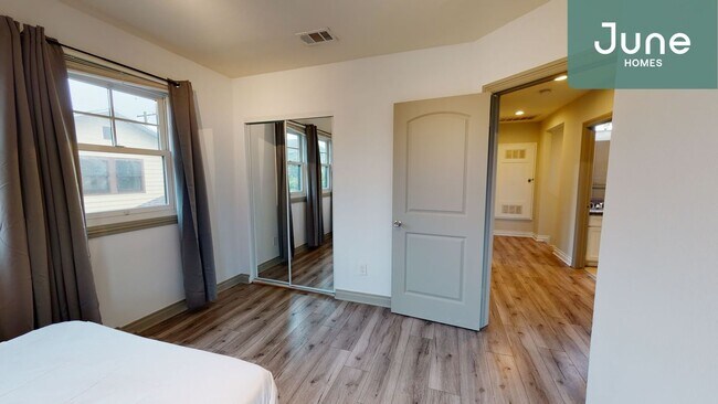 Building Photo - ROOM ONLY in 4-bed/3.0-bath Home