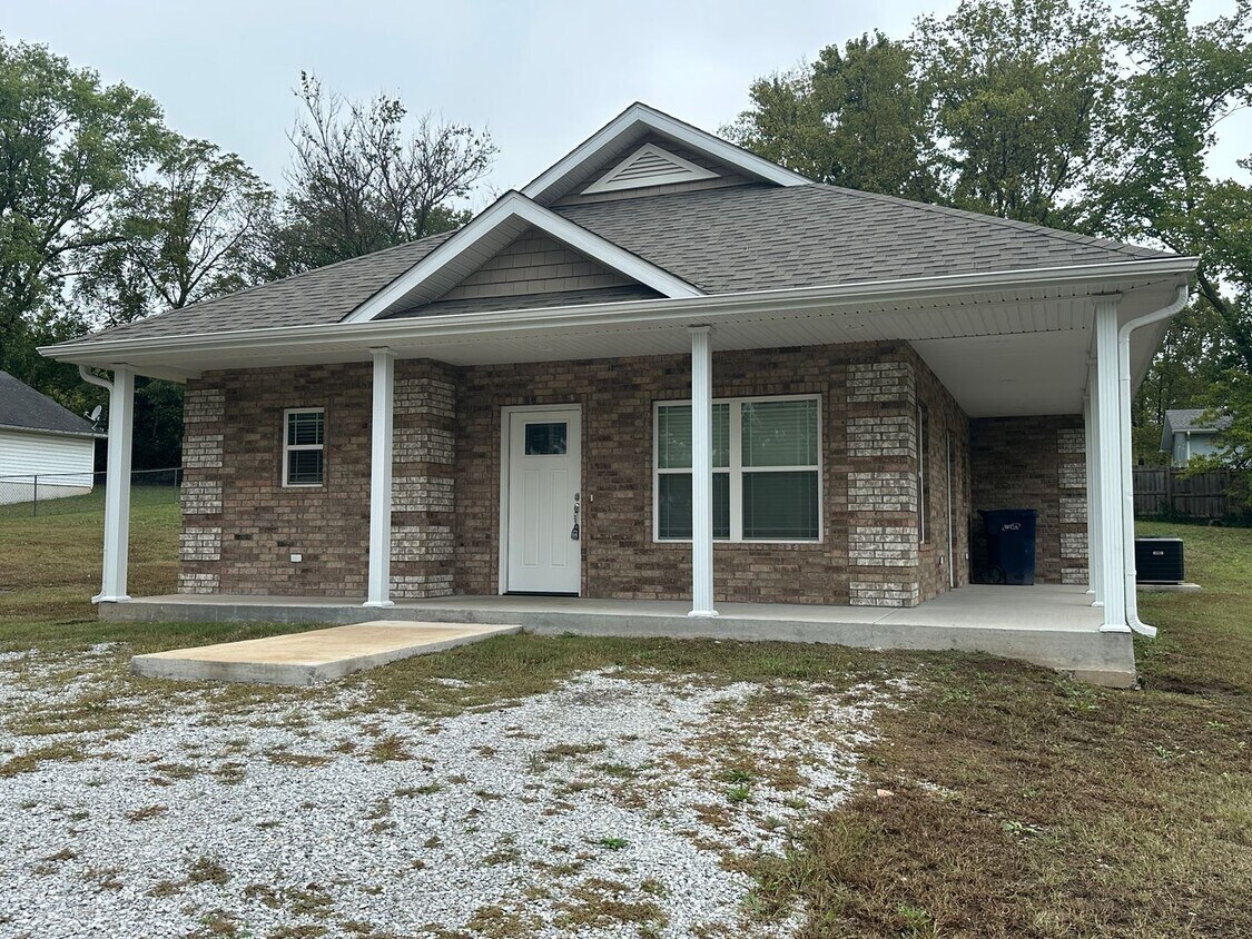 Foto principal - Newer 2-Bed 2-Bath home with high end fini...