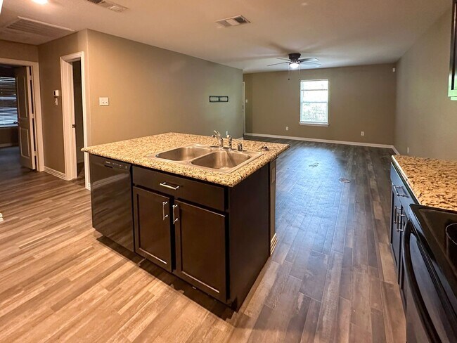 Building Photo - Azle, TX 3 Bedroom / 2 Bath / 2 Car Garage
