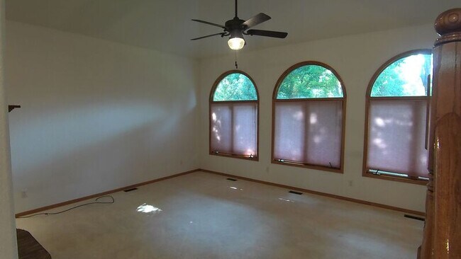 Building Photo - 3724 Stratford Ct