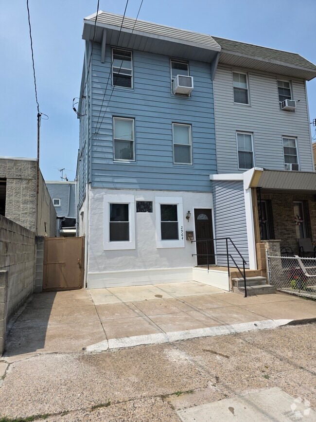 Building Photo - 2964 Salmon St