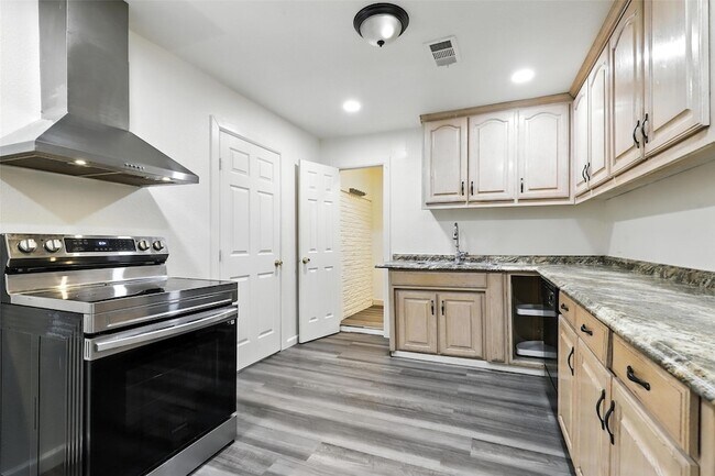 Foto del edificio - 7841 Abbott Dr