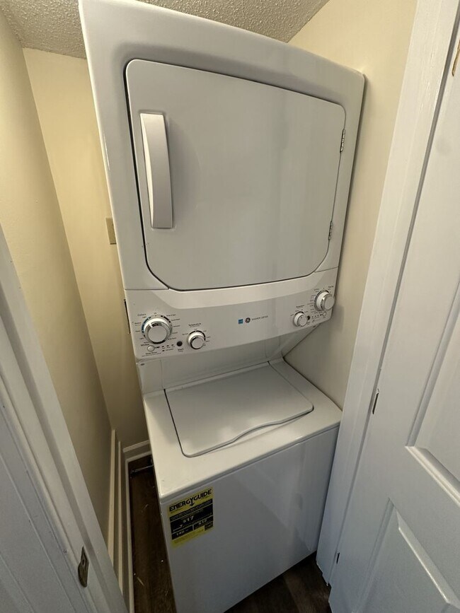 Foto del edificio - 1 Bedroom 1 Bathroom Condo!