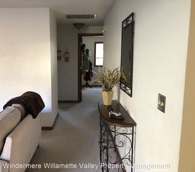 Foto del edificio - 3 br, 2 bath House - 2611 NW Ginseng Place