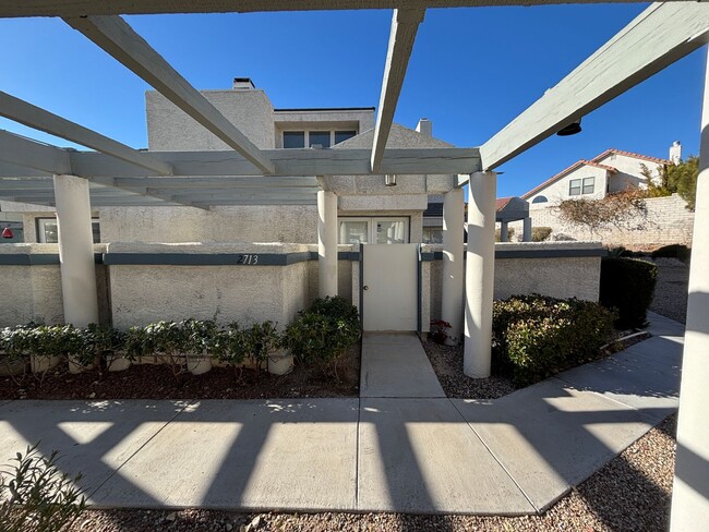 Foto del edificio - Beautiful2Bed/2Bath Townhome-Private end u...