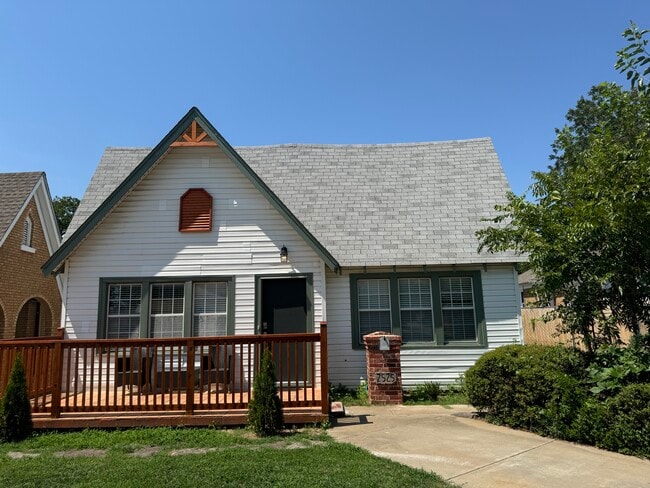 Building Photo - 2525 NW 11th St