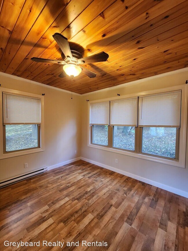 Building Photo - 2 br, 1 bath House - 6 Beaverdam Knoll Rd