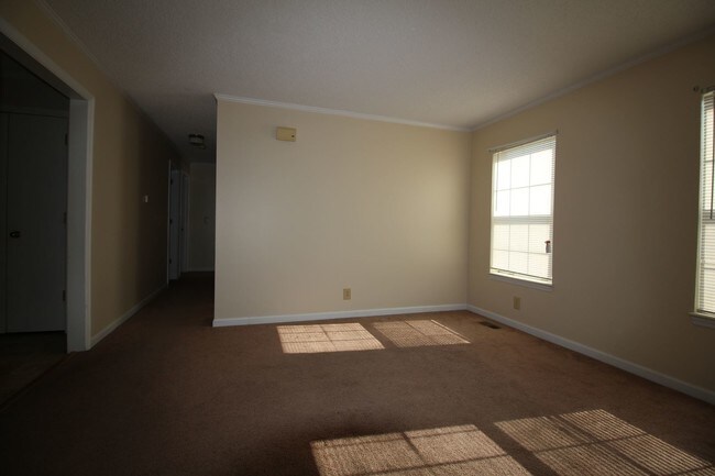 Building Photo - 5 Potomac Ct