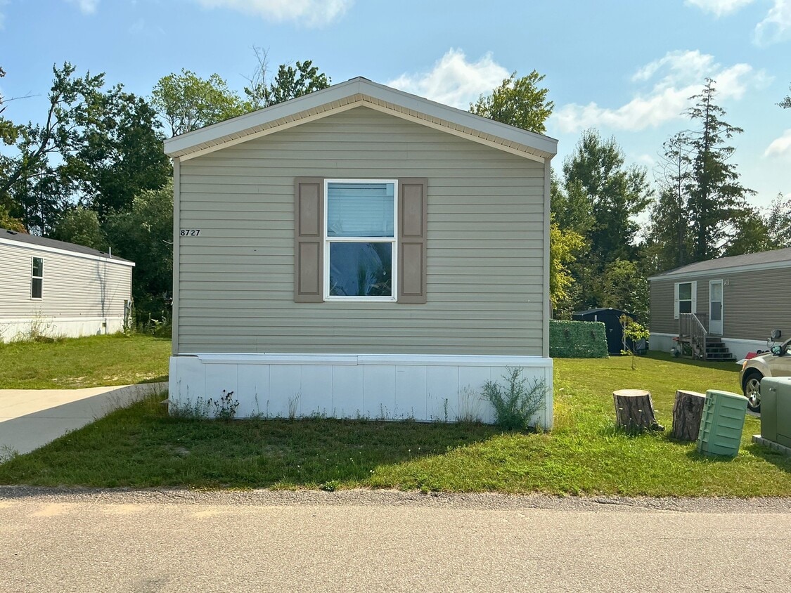 Building Photo - 8727 Sandy St