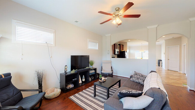 Building Photo - 160 Kirkwood Dr