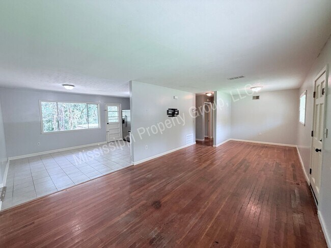Foto del edificio - 1214 Beanland Dr
