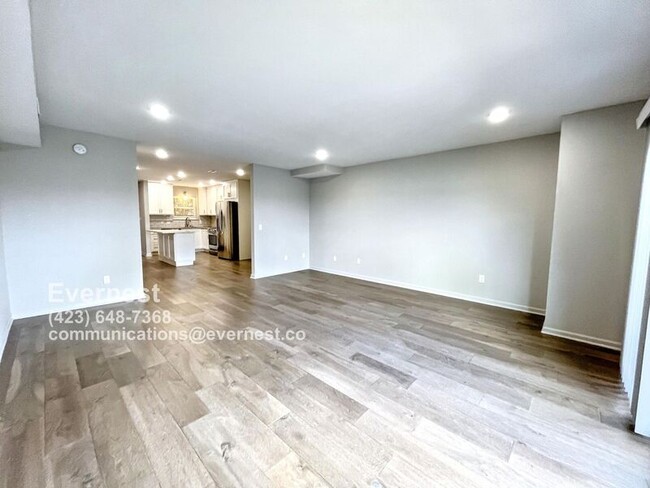 Building Photo - 637 Battery Pl